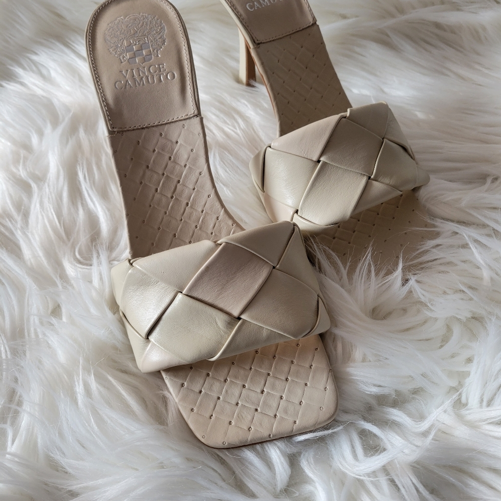 Slippers - Picture 2 of 4